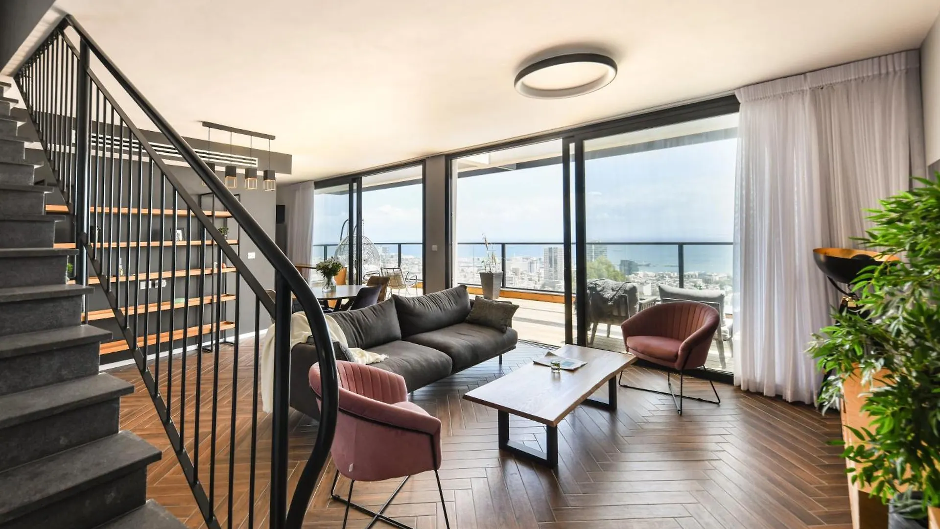 Stunning 2Br Apartment With Balcony And Ocean View In The Heart Of Haifa By Sea N' Rent 0*,  Israele