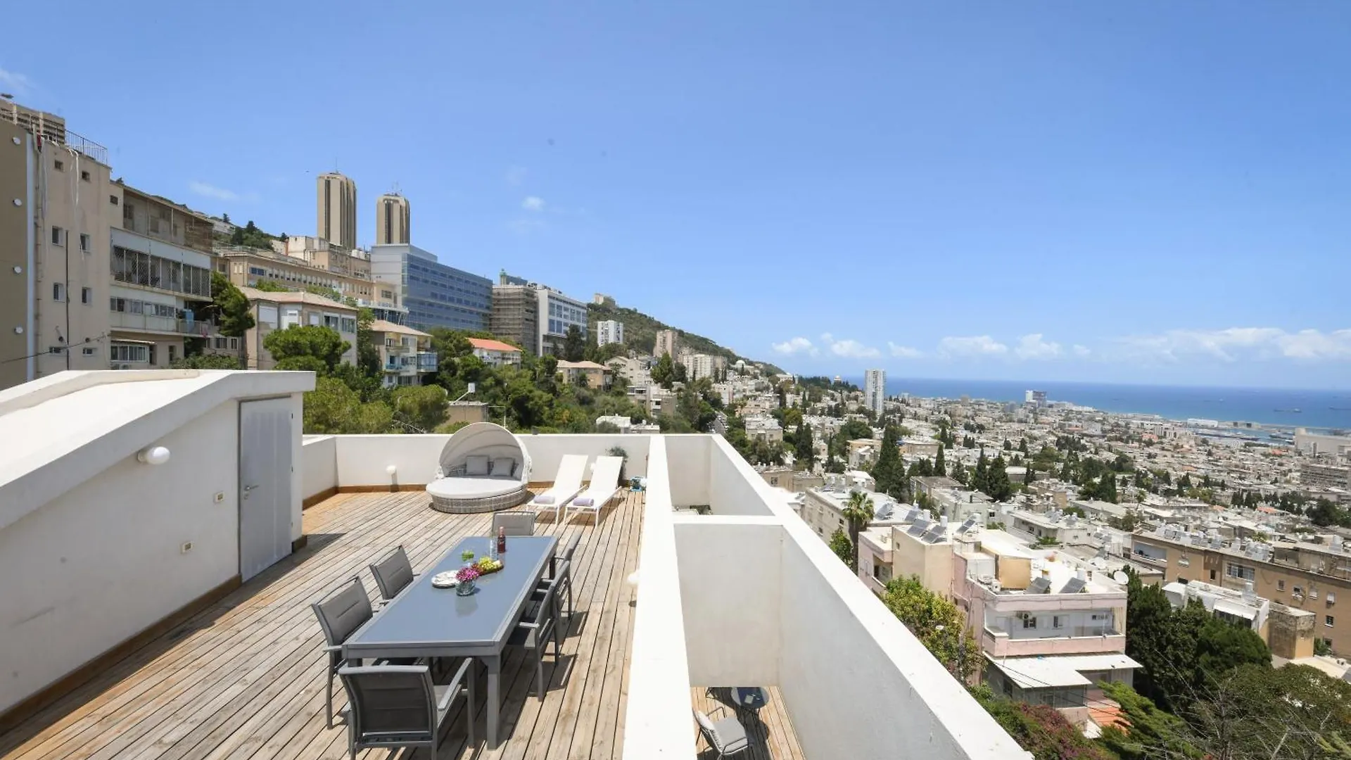 Stunning 2Br Apartment With Balcony And Ocean View In The Heart Of Haifa By Sea N' Rent